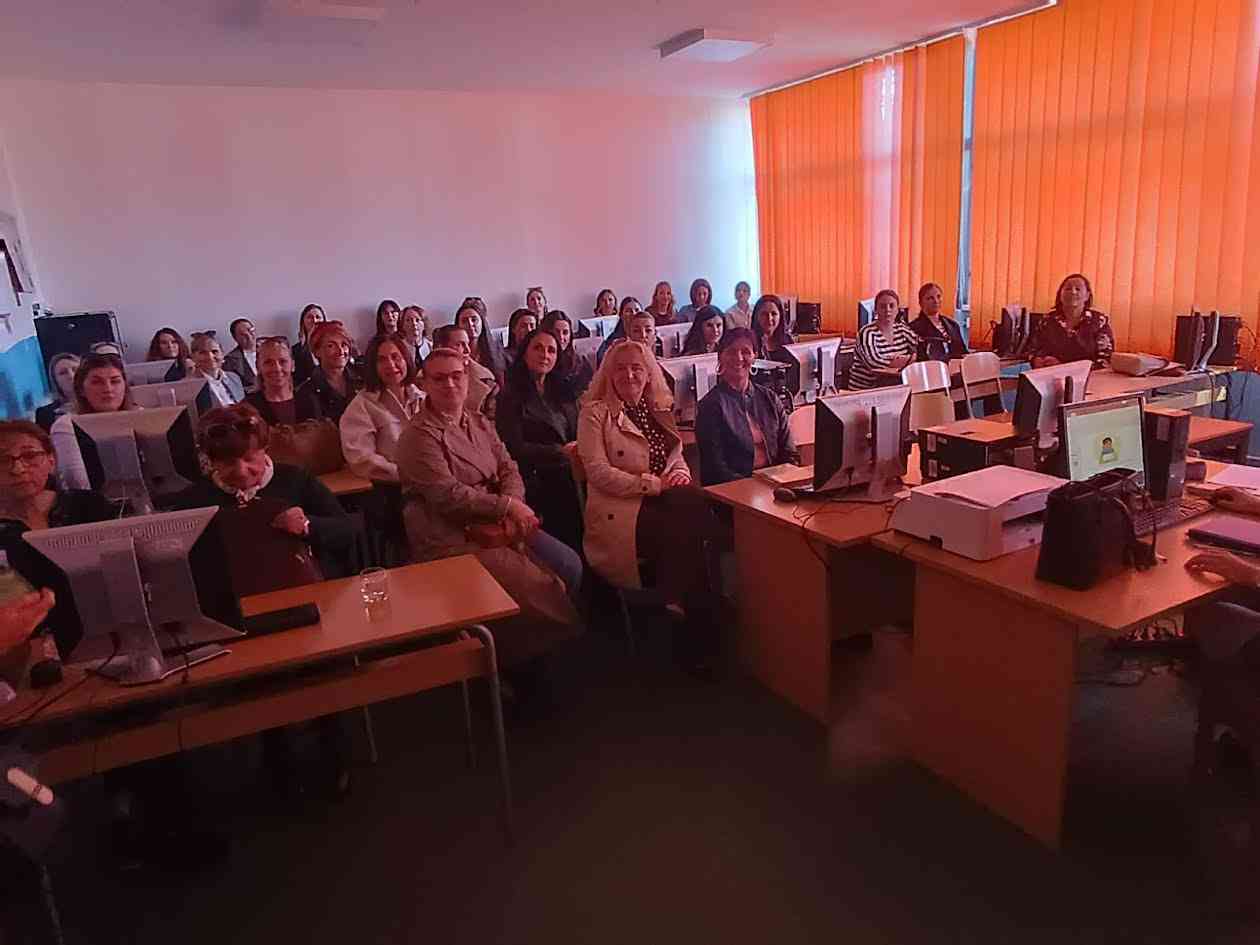 Održana stručna edukacija „Dijete u prvom razredu – čitanje i pisanje. Koliko zaista mora biti spremno?“